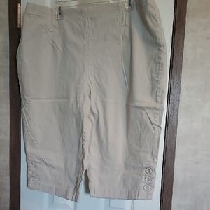 Beige Button-Detail Capris